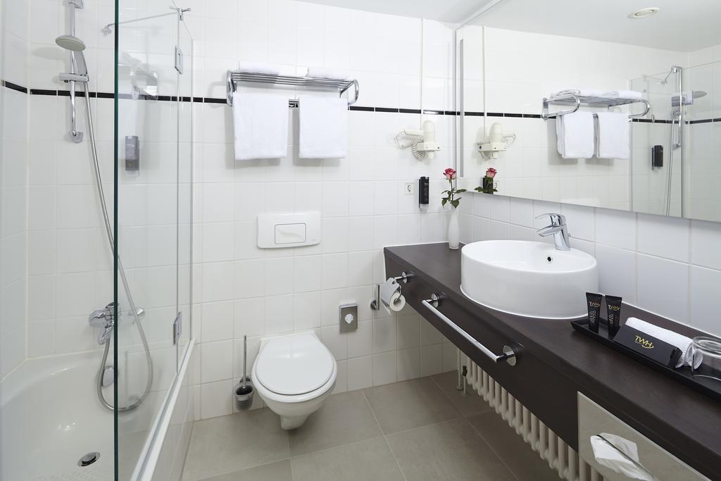 Trans World Hotel Kranichhoehe Much Ngoại thất bức ảnh